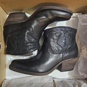 Nine West Leather Cowboy Ankle boots Size 5